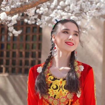 中国新疆乌鲁木齐+南疆+塔什库尔干+喀什市+库车+帕米尔高原+库尔勒8日7晚跟团游