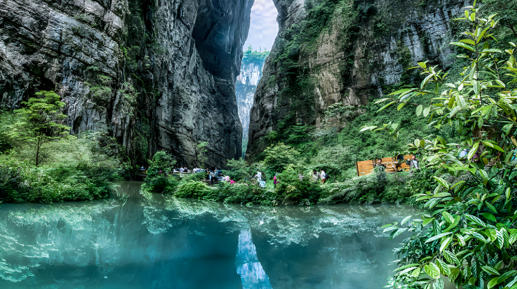 2-Day Small Group Tours: Deep tour to Chongqing Wulong district for 2 days, Three Natural Braidges, Longshuixia Fissure Gorge Cleft, Furong River Cruise