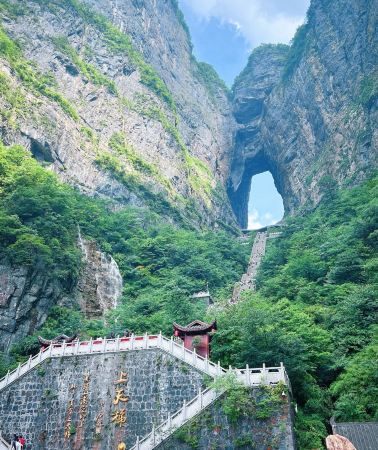 5D4N • Changsha + Zhangjiajie + Fenghuang County + Zhangjiajie Grand Canyon Glass Bridge + Furong Town + Fenghuang Ancient Town + Tianmen Mountain National Forest Park