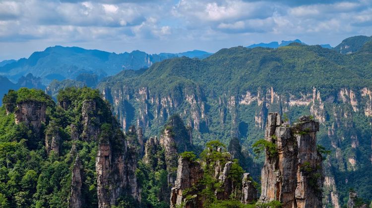 5D4N · Private Tours · Tianmen Mountain National Forest Park + Zhangjiajie National Forest Park + Zhangjiajie Grand Canyon + Fenghuang Ancient Town