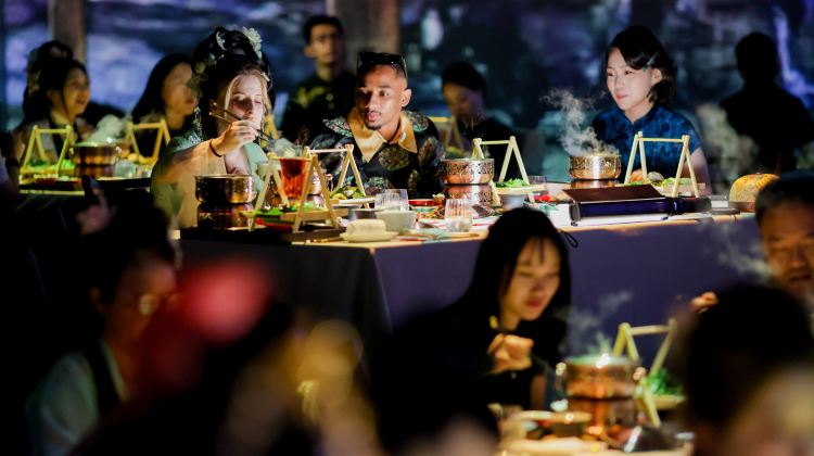 3D2N · Group Tours · China Shanghai ,9-person premium international tourist exclusive group,Shanghai Mini Vacation · Urban Cultural  Experience: Kung Fu Experience, The Bund Lighting Ceremony