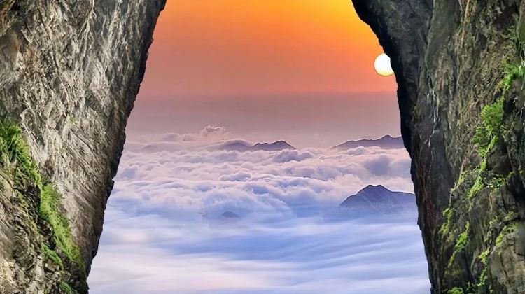 6D5N · Private Tours · Zhangjiajie National Forest Park + Zhangjiajie Grand Canyon (Glass Bridge) + Baofeng Lake + Tianmen Mountain National Forest Park + Fenghuang Ancient Town