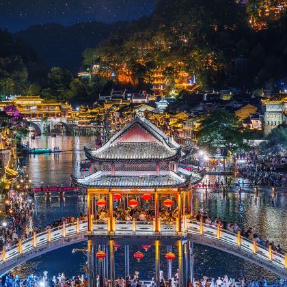 张家界国家森林公园+袁家界景区+天门山+凤凰古城5日4晚私家团