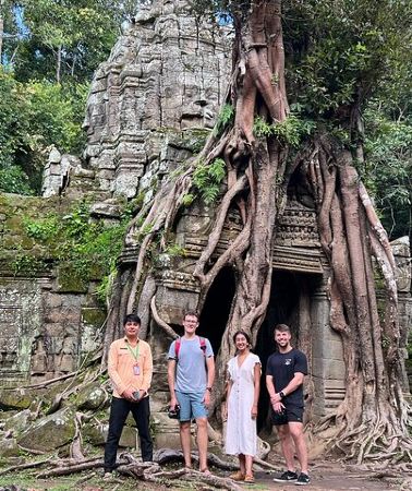 2D1N • 2-Day Angkor Wat Tour with Banteay Srei and Floating Village