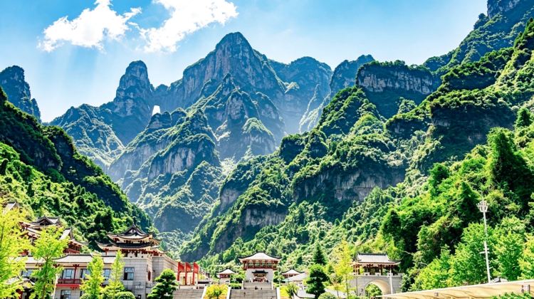 2D1N · Group Tours ·  6-Mini group tour + Zhangjiajie + Zhangjiajie National Forest Park + Yuanjiajie&Gift Bailong Sky Ladder + Yangjiajie Cableway&with 4 adults to upgrade to villa
