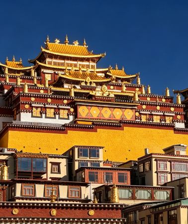 8D7N • No surcharge for Christmas & Flexible and adjustable itinerary: Lijiang + Dali + Shangri-La + Lugu Lake: Yulong Snow Mountain + Ancient Town costume dress-up + Bonfire party + Pig-trough boat ride