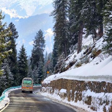 稻城亚丁+四姑娘山景区+墨石公园景区+鱼子西+新都桥5日4晚拼小团