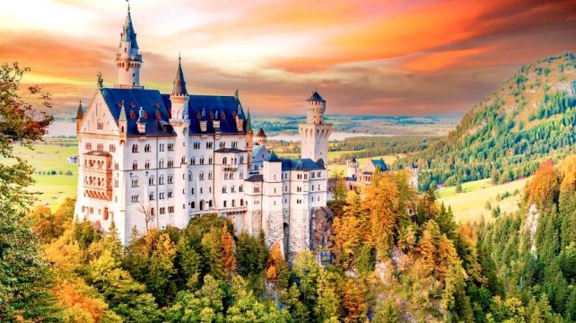 <5天>【阿爾卑斯雙國深度遊·德國奧地利山湖童話】6-15人中文小團·全程四鑽酒店+慕尼黑+新天鵝堡+國王湖+薩爾茨堡+童話小鎮哈爾斯塔特+奧地利高山湖區+瓦豪河谷+維也納