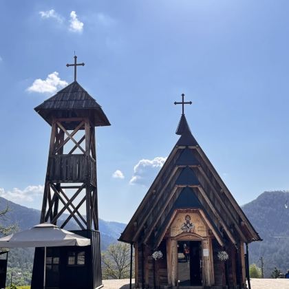 塞尔维亚9日8晚拼小团