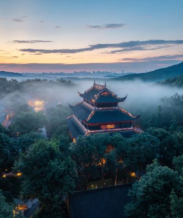 2D1N • Hangzhou West Lake Scenic Area + Lingyin Feilaifeng Scenic Area: 2-day 1-night private tour