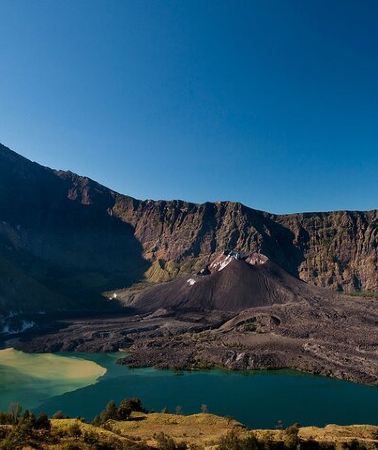 3D2N • 3 Days Tour in Mount Rinjani Summit with Lake Hiking