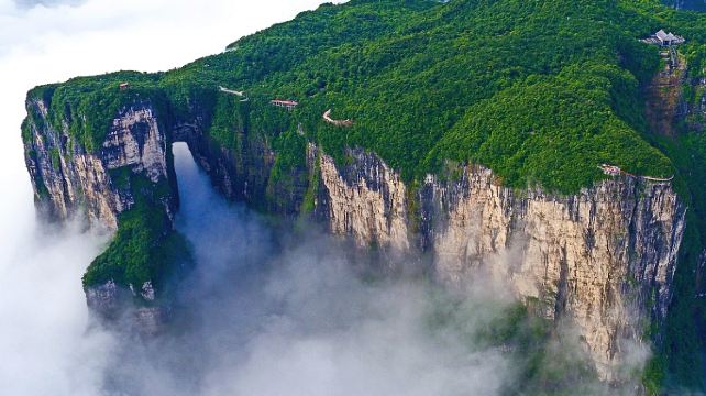 5-Day Vibrant Hunan Group Tour· Zhangjiajie National Park, Fenghuang Ancient Town & Provincial Capital Changsha