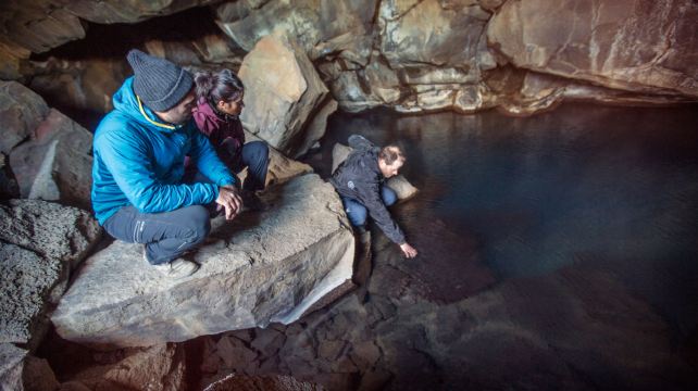 9-Day Iceland Explorer Tour·Waterfalls, Glaciers and Volcanic Wonders