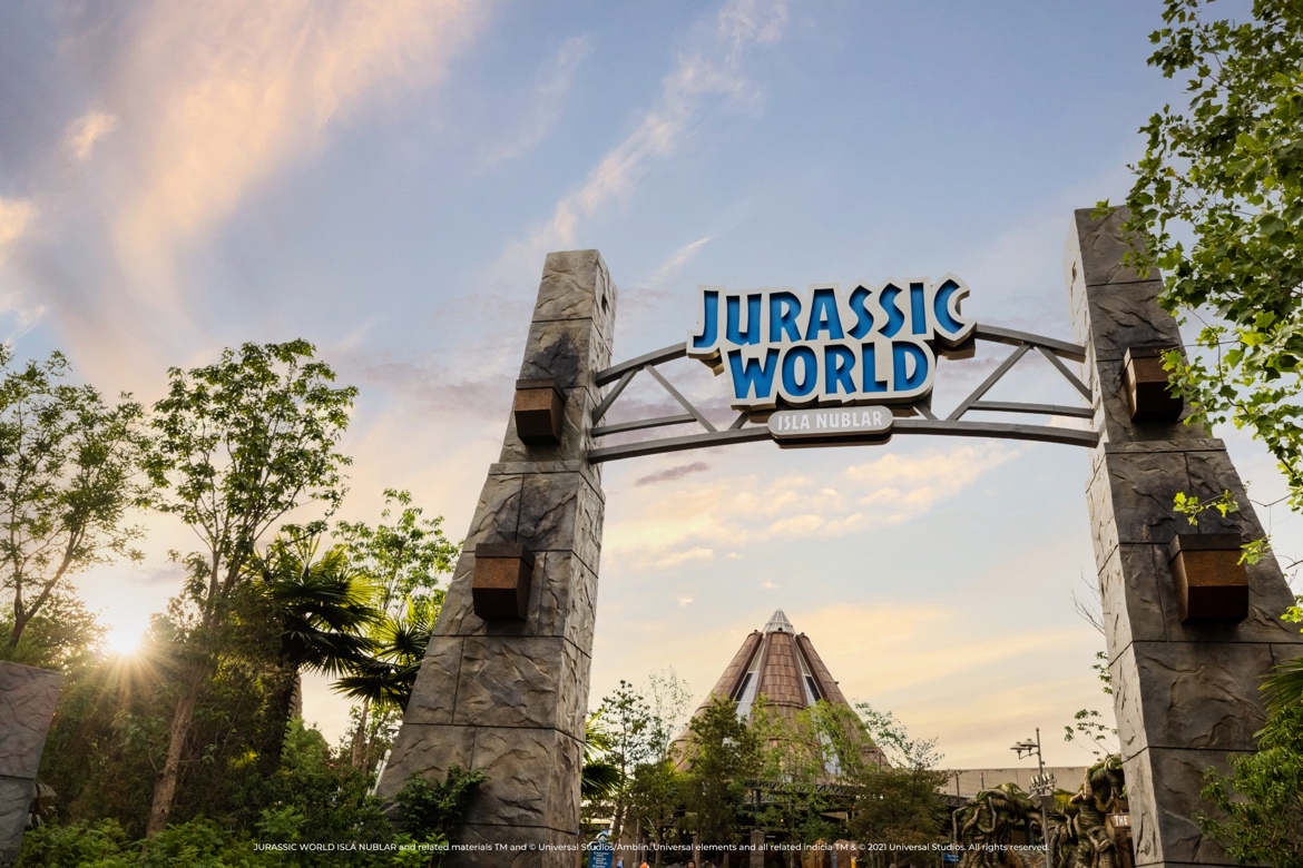 当你步入那扇标志性的侏罗纪世界努布拉岛之门,便能看到当年约翰