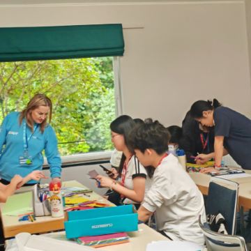 优选夏校.英国爱德华国王学院国际成长夏令营跟团游14天|沉浸式小班英语课堂+国际学子同住共学，超高国际生比例缔结纯正友谊|获结业证书强化学术背景|牛津剑桥等G5名校学子深度导览|大英博物自然历史博物馆专业讲解