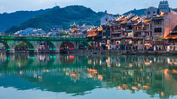 6-Day Private Tours: Huangguoshu Waterfalls Scenic Area, Xijiang Miao Village, Libo, Mount Fanjing, Zhenyuan Ancient Town