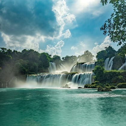 广西南宁+德天跨国瀑布景区+明仕田园+北海4日3晚跟团游