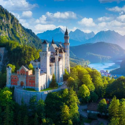 德国慕尼黑+纽伦堡+罗滕堡+斯图加特+海德堡+科隆+柏林+德累斯顿9日8晚私家团