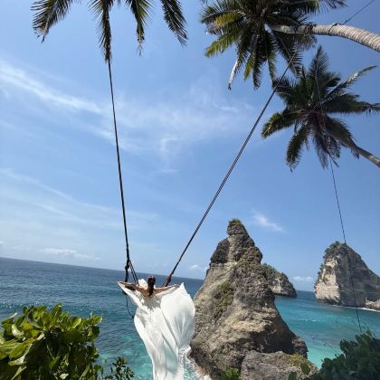 巴厘岛+泗水+赛武千层瀑布+布罗莫火山+佩妮达岛7日6晚拼小团