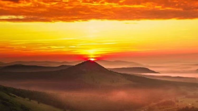 5-Day Northern China Private Tour from Beijing·Chengde Mountain Resort, Simatai Great Wall, Saihanba | Grassland Mongolia Nadam Festival | Ewenki Reindeer Tribe Experience