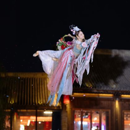 河南洛阳+郑州+开封+老君山景区+龙门石窟+少林寺5日4晚跟团游
