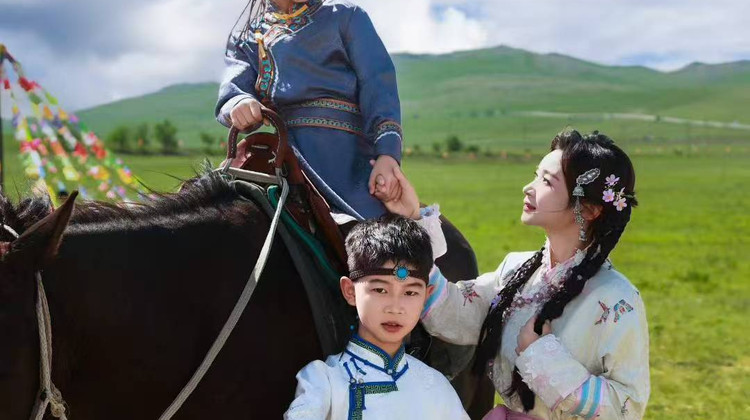 呼和浩特+辉腾锡勒草原+乌兰哈达火山地质公园+响沙湾5日4晚私家团·VIog航拍~星空蒙古包【莲花酒店外景房VIP吃/喝/玩 +三餐】风车草原黄花沟+响沙湾双岛+探秘火山+骑马巡游+ATV沙滩车+骑骆驼+草原小火车+篝火晚会
