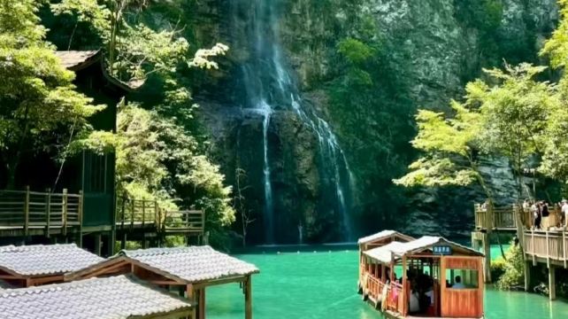 5-Day Scenic Zhangjiajie Group Tour· National Park Wonders & Fenghuang Ancient Town