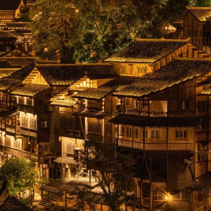 贵州贵阳+梵净山+黄果树景区+镇远古城+西江千户苗寨+荔波小七孔景区5日4晚跟团游