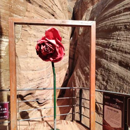 山西+陕西+碛口古镇+波浪谷水上丹霞+甘泉大峡谷+壶口瀑布+平遥古城+山西王家大院6日5晚跟团游