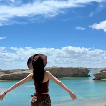 青海西宁+可可西里国家级自然保护区+三江源国家级自然保护区+通天河+乌素特水上雅丹地质公园+青海湖景区+茶卡盐湖8日7晚私家团