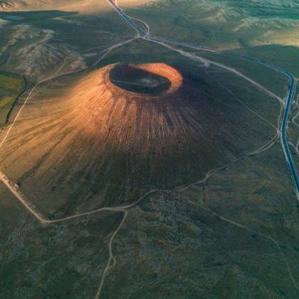 内蒙古呼和浩特+辉腾锡勒草原+乌兰哈达火山地质公园+大同云冈石窟5日4晚私家团