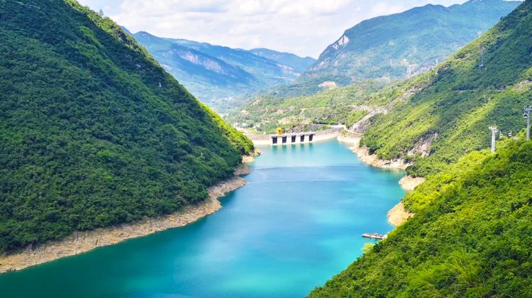 2-Day Small Group Tours: Deep tour to Chongqing Wulong district for 2 days, Three Natural Braidges, Longshuixia Fissure Gorge Cleft, Furong River Cruise
