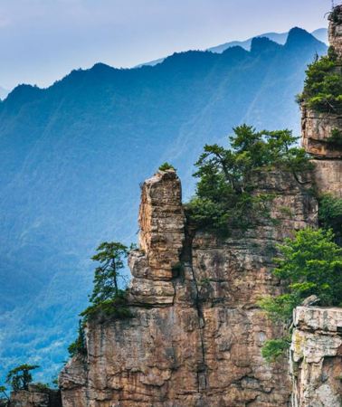 3D2N • Enjoy fall and winter in Zhangjiajie + National Forest Park + Tianmen Mountain Cableway + Grand Canyon - 2 AAAAA-rated attractions · 5-Diamond Hotels Including Hilton: Dedicated Tours for Travelers from Hong Kong and Macao: Free Cancellation for Any Reason