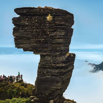 中国贵州梵净山+铜仁大峡谷+九龙洞+西江千户苗寨4日3晚跟团游