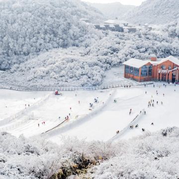 贵州贵阳+织金洞+黄果树景区+六盘水+剑河仰阿莎温泉小镇+镇远古城+兴义7日6晚私家团