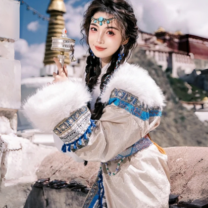 云南昆明+大理市+丽江+香格里拉8日7晚跟团游