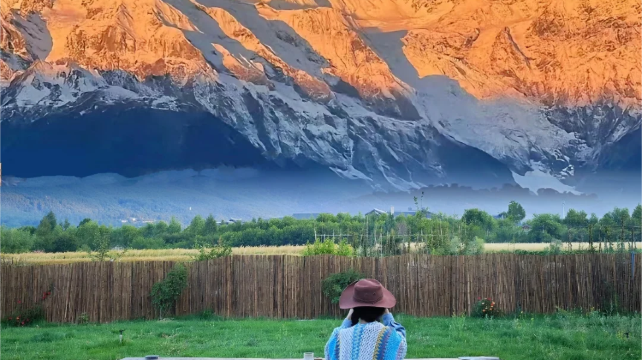 8-Day Best of Yunnan Private Tour from Kunming· Dali, Lijiang, Shangri-La, Green Lake, Dukezong Ancient Town, Blue Moon Valley | Jiuxiang Scenic Region | 