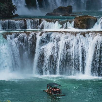 广西崇左+百色+德天瀑布+浩坤湖+乐业天坑6日5晚私家团