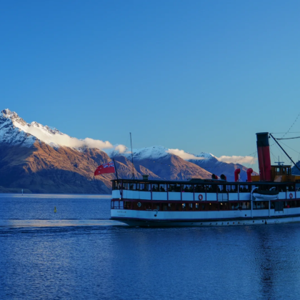 新西兰皇后镇+基督城+奥克兰+特卡波湖+库克山+怀托摩萤火虫洞+霍比特村10日9晚拼小团