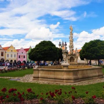 捷克克鲁姆洛夫+黑塔+百威啤酒厂+泰尔奇+赫卢博卡城堡4日3晚私家团