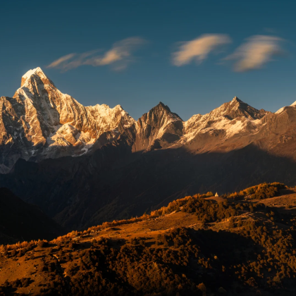 成都+四姑娘山景区+色达+稻城亚丁9日8晚拼小团