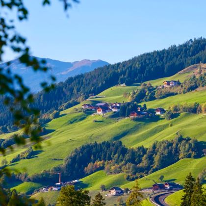 奥蒂塞伊+阿尔卑斯休斯山+米苏里纳湖+富内斯谷+多洛米蒂山脉+加尔达湖8日7晚私家团