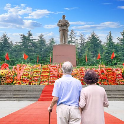 长沙+岳麓山+橘子洲景区+韶山3日2晚跟团游