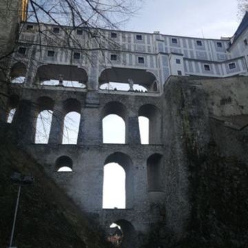 捷克克鲁姆洛夫+黑塔+百威啤酒厂+泰尔奇+赫卢博卡城堡2日1晚私家团