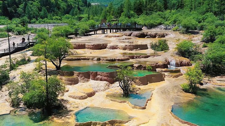 3D2N · Group Tours · Round-trip high-speed rail from Chengdu to Jiuzhaigou with tickets included, professional tour guide service 4-diamond hotel,Free travel photography & afternoon tea