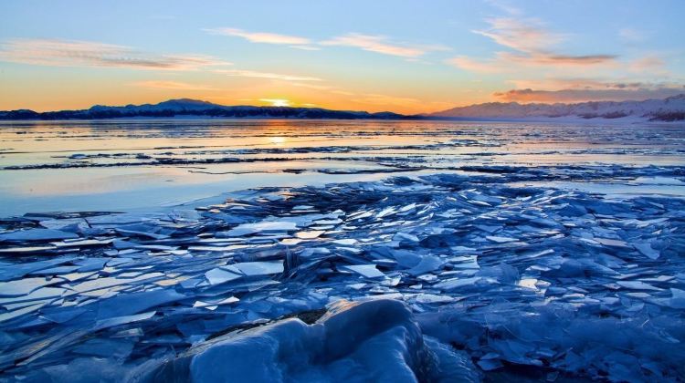 8-Day Northern Xinjiang Group Tours: Xinjiang Kanas National Geopark, Hemu Scenic Area, Sayram Lake, Nalati Scenic Area, Tianshan Tianchi | One Night in Hemu + Featured Meals·  