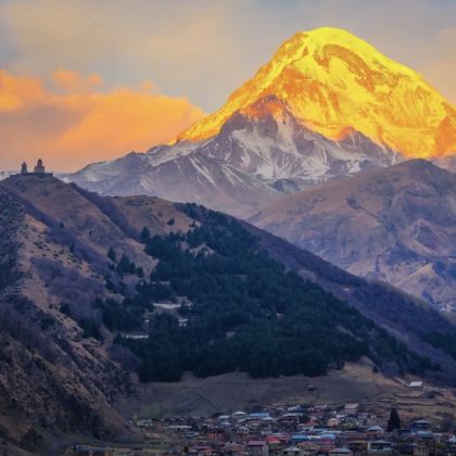 格鲁吉亚第比利斯+西格纳吉+哥里+库塔伊西+巴统6日5晚私家团