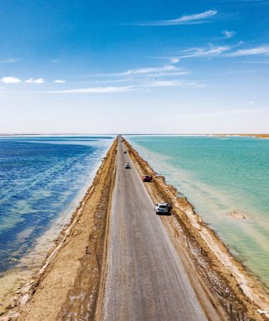9D8N • 'Sacred Landscapes, Tibetan Charm' 9D8N Tour of Gannan and Qinghai, Tibetan Family Visit + Hand–Painted Thangka Experience & Travel Comfortably in a 2 + 1 Luxury Coach, with Star–Rated Accommodations and Premium Meals & All Attractions Included, No Hidden Tricks