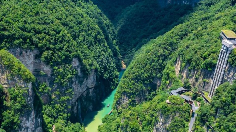 8D7N · Private Tours · Changsha + Tianmen Mountain National Forest Park + Zhangjiajie National Forest Park + Furong Town + Fenghuang Ancient Town