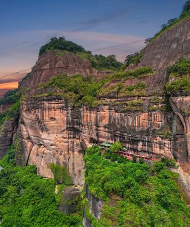 2D1N • Shaoguan + Danxiashan World Geopark + Nanhua Temple + Bainiandong Street